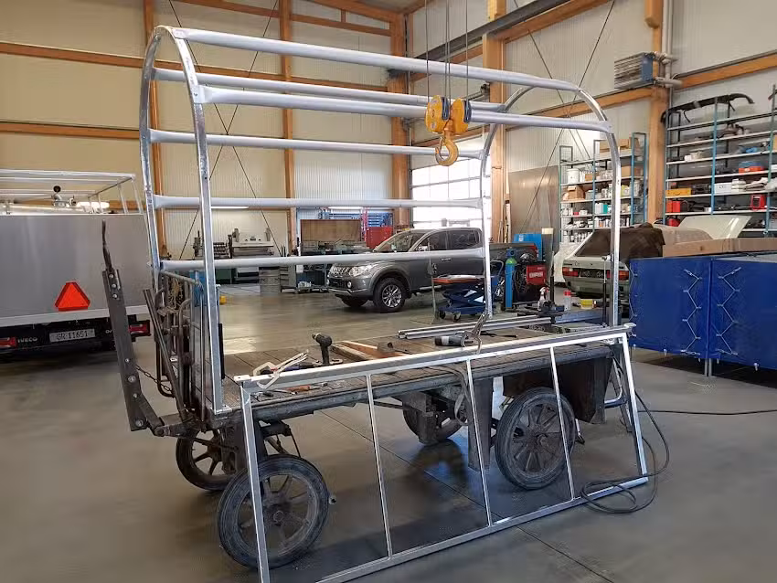 Mayer AG Garage, Carrozzeria, Rimorchi, Costruzione Veicoli