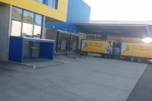 ND LOGISTIQUE, entrepôt de pneus.