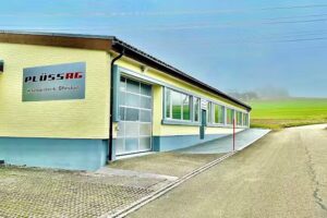 Plüssag – Carrosserie – Autospritzwerk a Safenwil