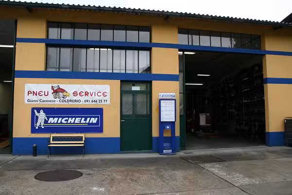 Service de pneus par Gianni Canevese